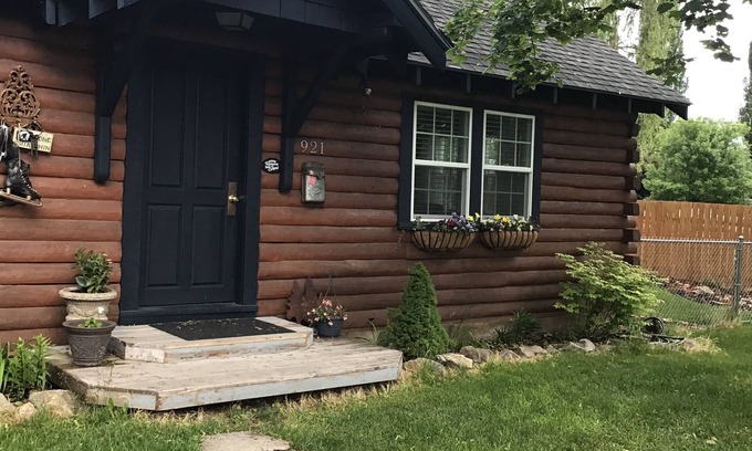 Kalispell House | Quaint Montana Cabin