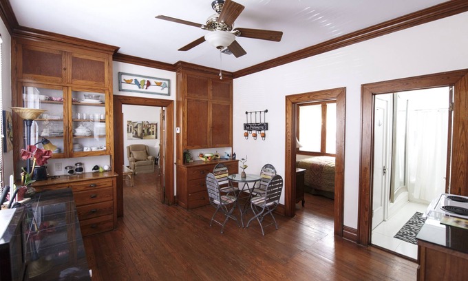 Foley House | Quaint Old House close to everything