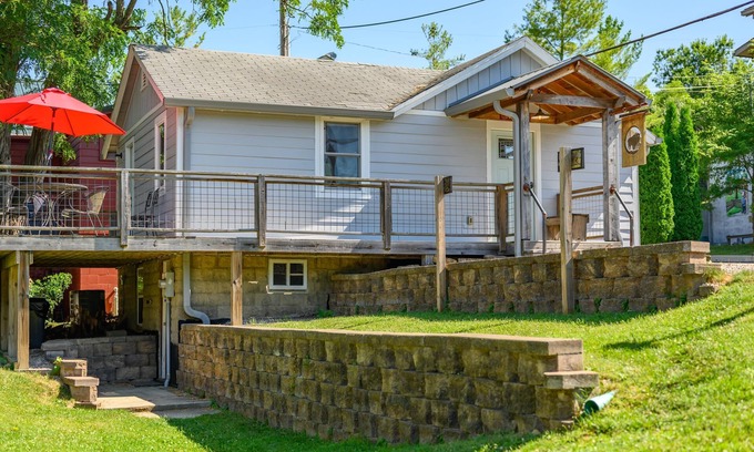 Nashville Cottage | Quaint, renovated cottage in Nashville!