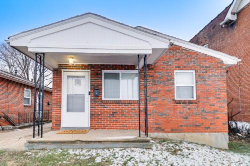 St. Louis House | Quaint St Louis Home about 6 Mi to Downtown!