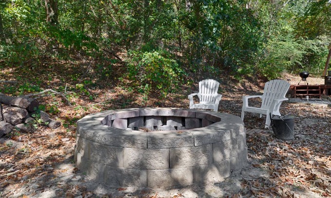 Guntersville Cottage | Quaint Tiny Home on Georgia Mountain