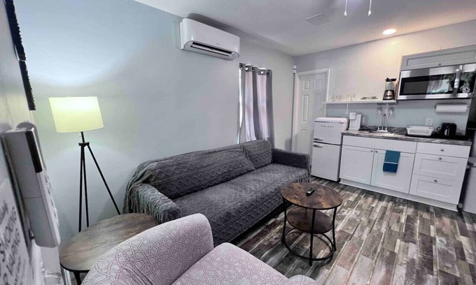 Burton Apartment | Quality for Four and your pets are allowed