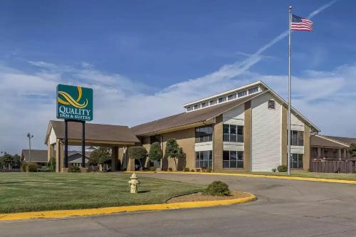 Stuttgart Hotel | Quality Inn and Suites
