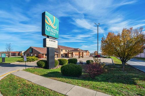 Carbondale Hotel | Quality Inn Carbondale University area