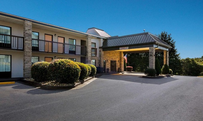 Commerce Hotel | Quality Inn Commerce at I-85