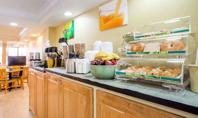 Dalton Hotel | Quality Inn Dalton Central