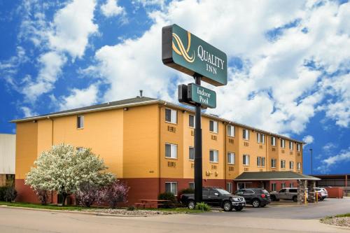 Dubuque Hotel | Quality Inn Dubuque on Hwy 20