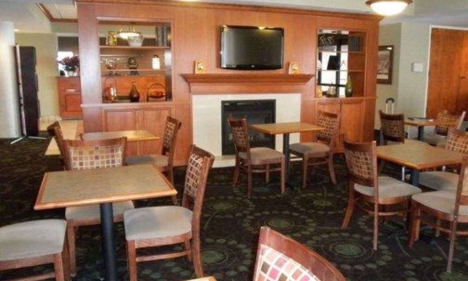 Airport Township Hotel | Quality Inn Florissant - St Louis