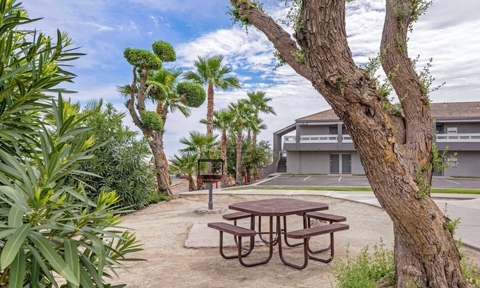 Kettleman City Hotel | Quality Inn Kettleman City near Hwy 41