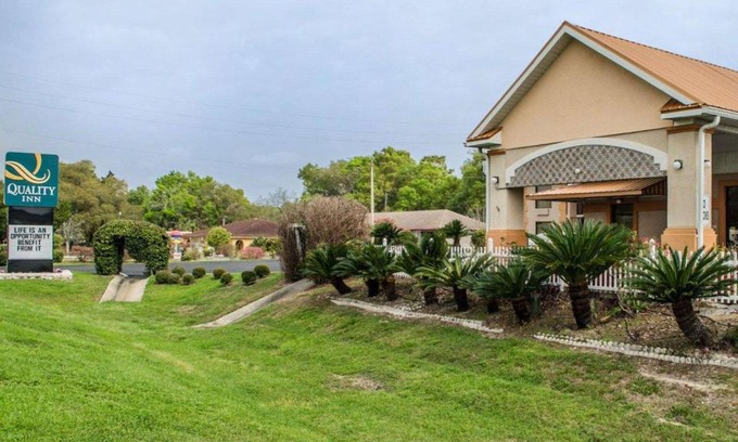 Chiefland Hotel | Quality Inn near Manatee Springs State Park