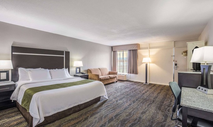 Thomasville Hotel | Quality Inn & Suites Conference Center