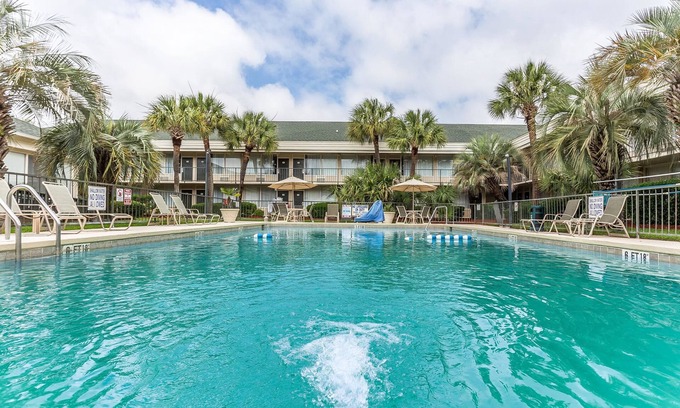 Georgetown Hotel | Quality Inn & Suites Georgetown