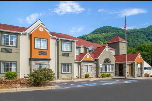 Maggie Valley Hotel | Quality Inn & Suites Maggie Valley - Cherokee Area