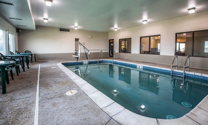 Mendota Hotel | Quality Inn & Suites Mendota near I-39