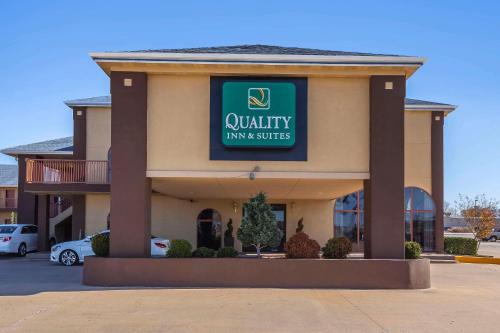 Owasso Hotel | Quality Inn & Suites Owasso US-169