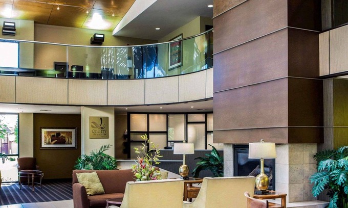 Orange Prairie Hotel | Quality Inn & Suites Peoria North