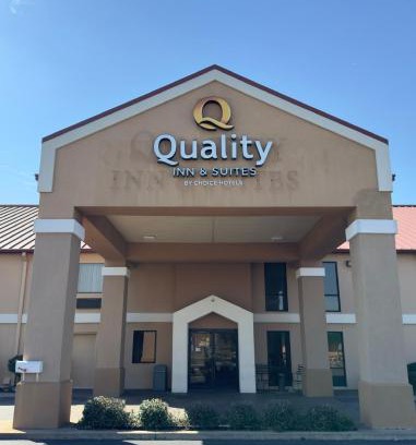 Pine Bluff Hotel | Quality Inn & Suites Pine Bluff