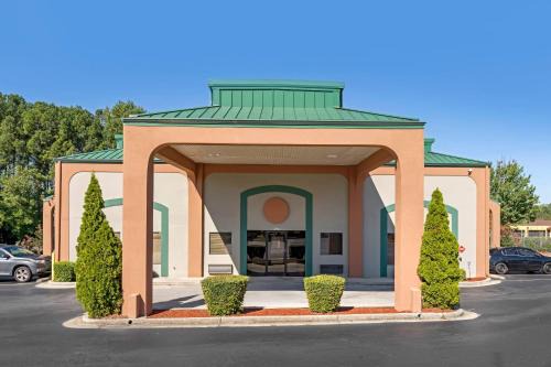 Stockbridge Hotel | Quality Inn & Suites Stockbridge Atlanta South I-75