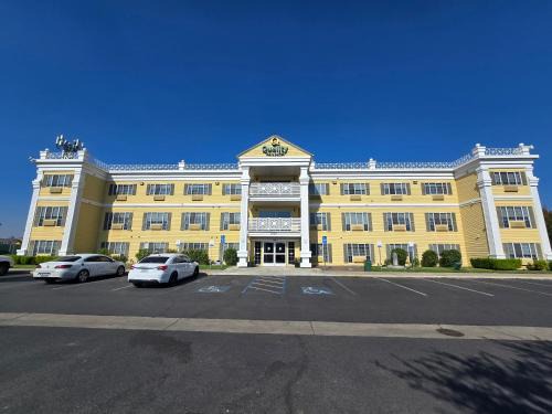 Tulare Hotel | Quality Inn & Suites Tulare