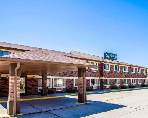 Champaign Hotel | Quality Inn & Suites