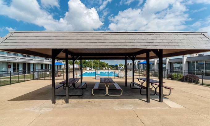 Vandalia Hotel | Quality Inn & Suites Vandalia near I-70 and Hwy 51