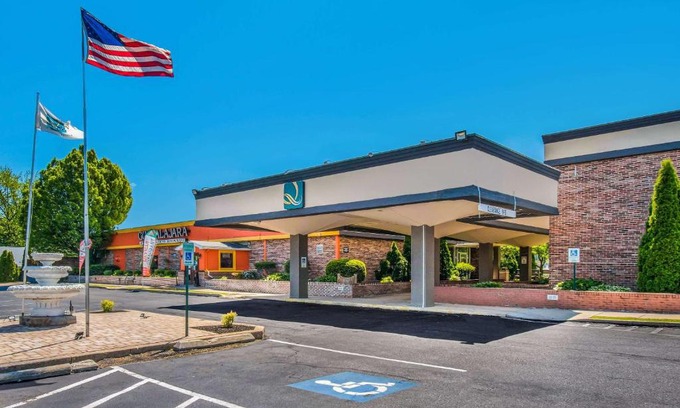 East York Hotel | Quality Inn & Suites York East