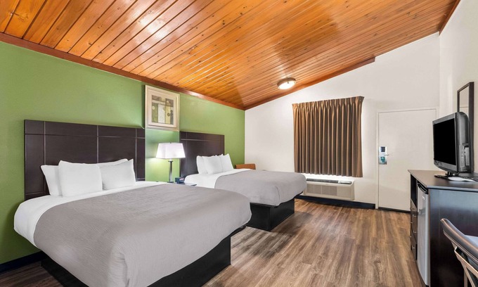 Tullahoma Hotel | Quality Inn Tullahoma