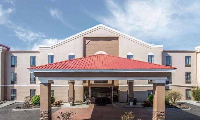 Morristown Hotel | Quality Suites Morristown West