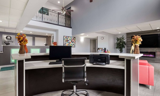 Tulsa Hotel | Quality Suites Tulsa I-44