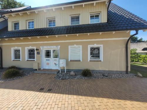 Zingst Apartment | Quartier4u - 4 Sterne - inklusive eigene BikeBox mit Strom - Wäschepaket - POWER WLAN - Parkplatz - early CheckIn - # Bestpreisgarantie #