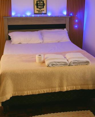 Merces House | Quarto amplo no Portão