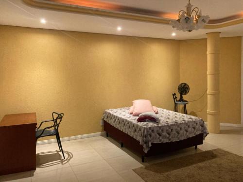 Florianopolis House | Quarto Elegante e Iluminado Charme e Privacidade Garantidos em casa compartilhada