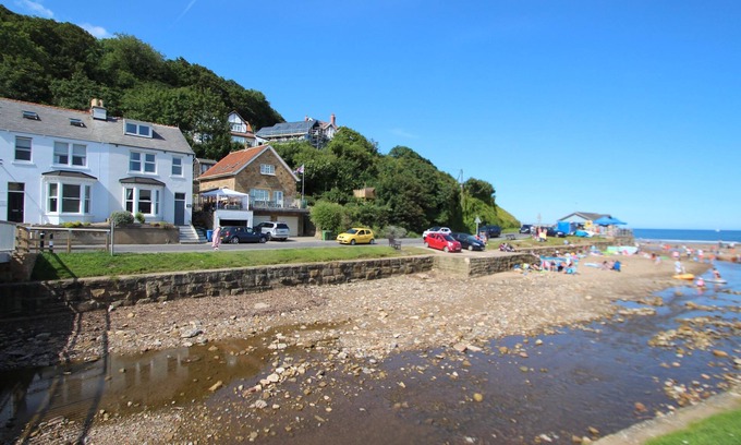 Sandsend Cottage | QUAYSIDE, pet friendly, with open fire in Sandsend
