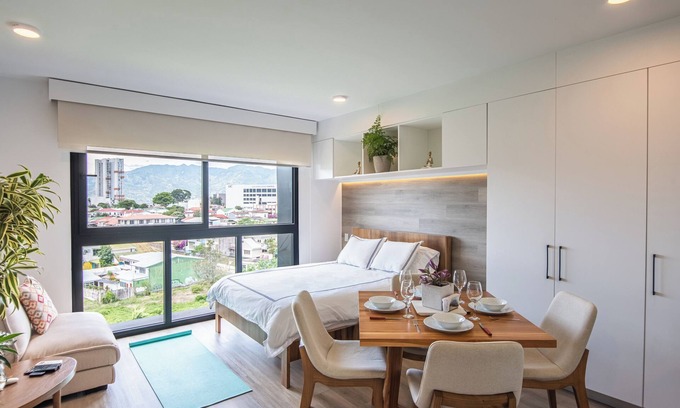 Barrio Escalante Apartment | Queen Bed Yogui Studio apartment + Rooftop Hot Tub