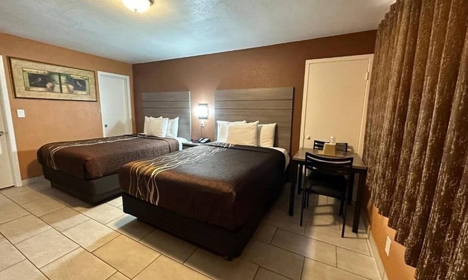 Victorville House | Queen Room With Two Queen Beds- Non Smoking