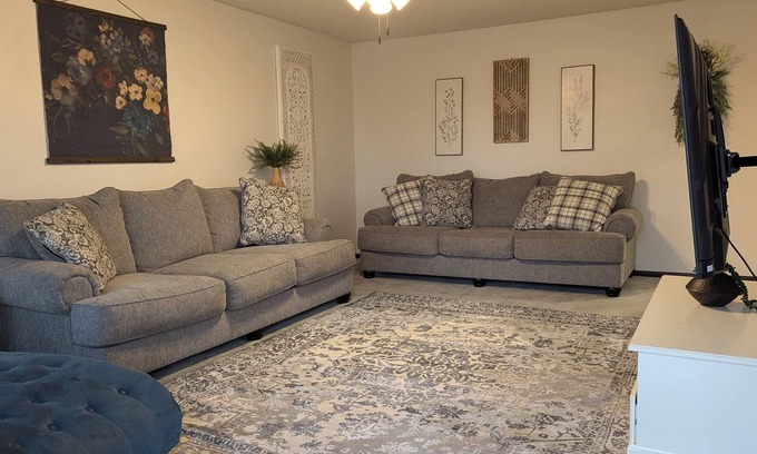 Kirksville House | Queen's Quarters : 3 bedroom/1 bath Townhome, Centrally Located.