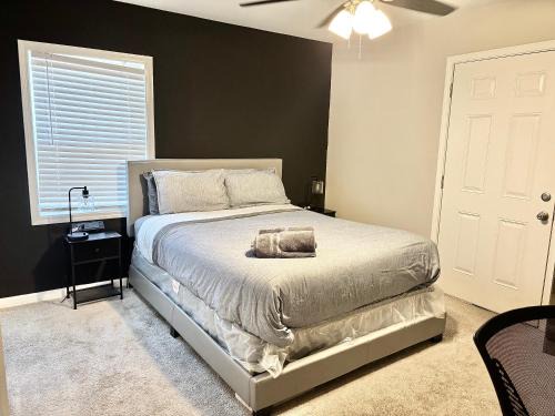 Forest Park House | Queen Suite - Attached Bath - Home Theater - Home Tub