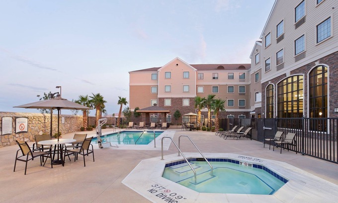 Biggs Field Condo | Queen Suite | Free Daily Breakfast, Outdoor Pool Access + 24h Business Center