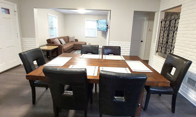 Melrose Park House | Quick Access to O'Hare and Chicago downtown