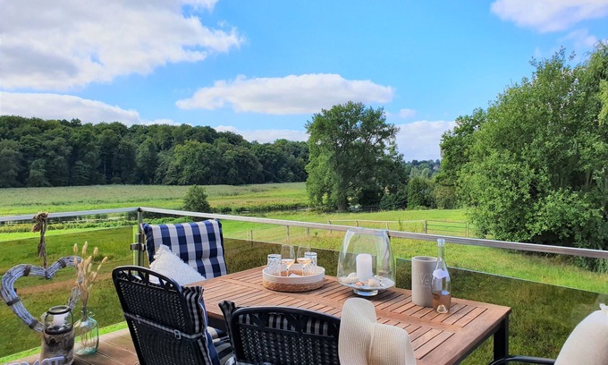 Hamberge Apartment | Quiet! 100 m², on the river near Lübeck. Modern, new and family-friendly!