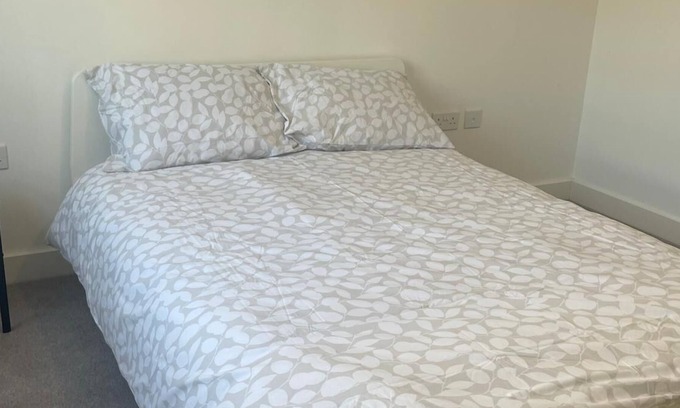 Park Royal Apartment | Quiet 2BR Flat, secured block, ideal location