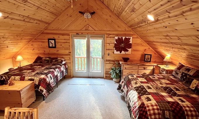 Island Park Cabin | Quiet and clean cabin near Yellowstone National Park