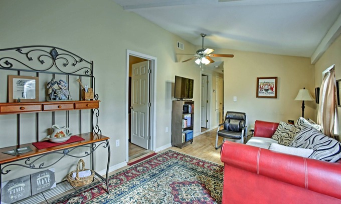 Theriot Apartment | Quiet And Comfortable Three Bedroom Apartment near Falgout Canal Marina, Theriot