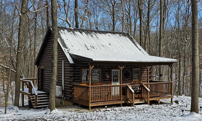 Birdseye Cabin | Quiet and Comfy cabin at Patoka Lake