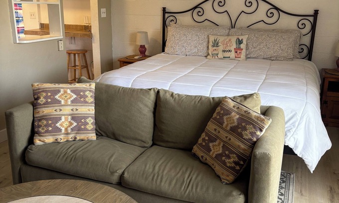 Tucson House | Quiet and cozy private studio guest home with peaceful patio in sunny Tucson!
