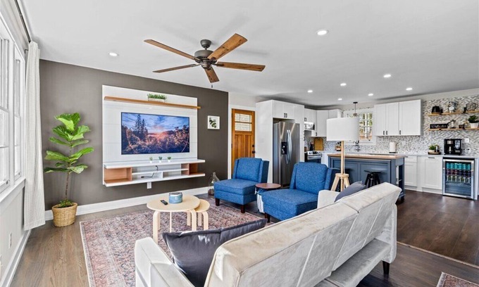 Duncan House | Quiet and Cozy with Outdoor Space