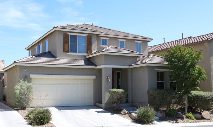 Enterprise House | Quiet and minutes to LV Strip long term booking only 30 days min