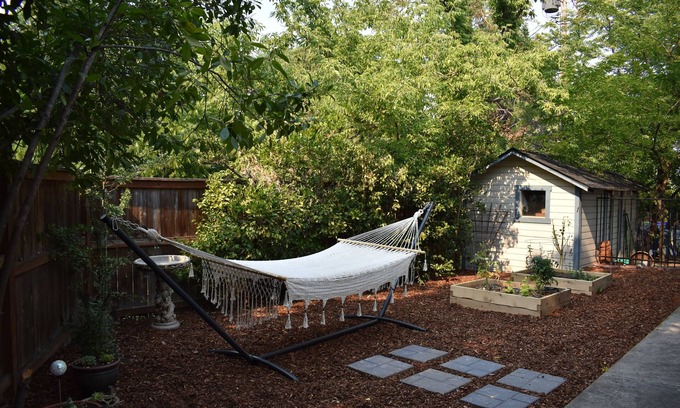 Siskiyou-Hargadine Historic District House | Quiet and peaceful cottage close to downtown