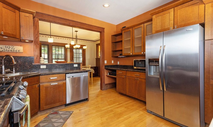 Fort Atkinson House | Quiet and Picturesque Riverfront 3bed House for Rent