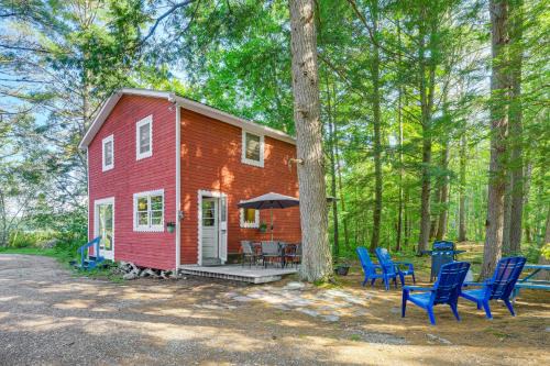 Raymond House | Quiet and Remote Cottage on Panther Pond!